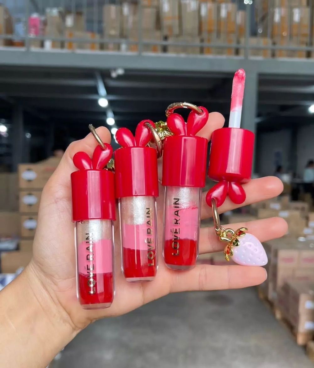 Lip Oil Beauty + Chaveiro Morango - Love Rain